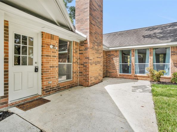 22 Robin Trail, Conroe TX 77304