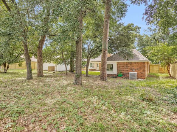 22 Robin Trail, Conroe TX 77304