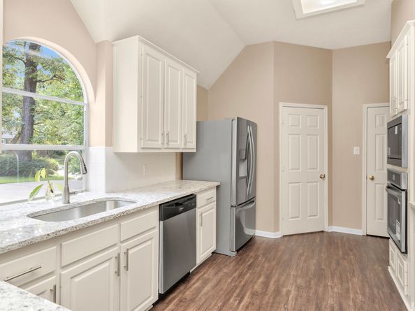 22 Robin Trail, Conroe TX 77304