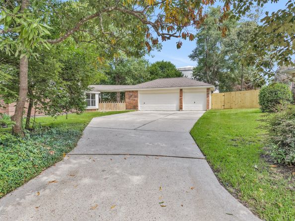 22 Robin Trail, Conroe TX 77304