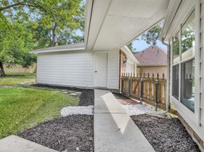 22 Robin Trail, Conroe TX 77304