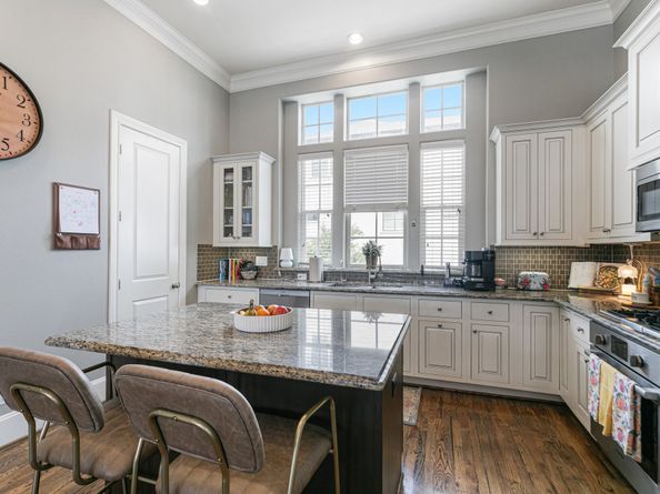 5633 Cohn Meadow Lane, Houston TX 77007