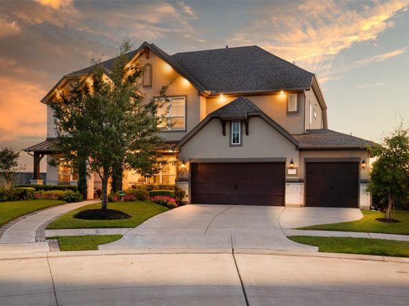 99 Zenith Lane, Sugar Land TX 77498