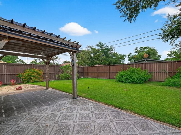 1822 Tattenhall Drive, Houston TX 77008