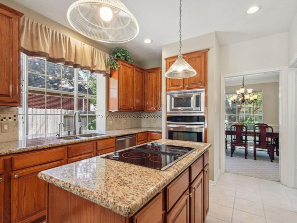 806 Lakespur Drive, Sugar Land TX 77479