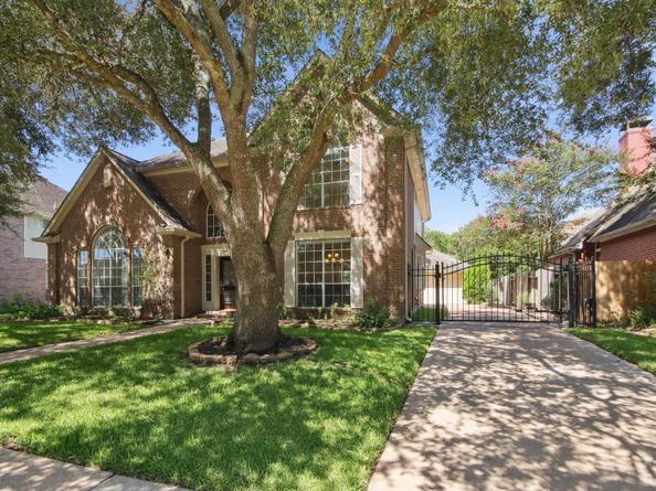 806 Lakespur Drive, Sugar Land TX 77479