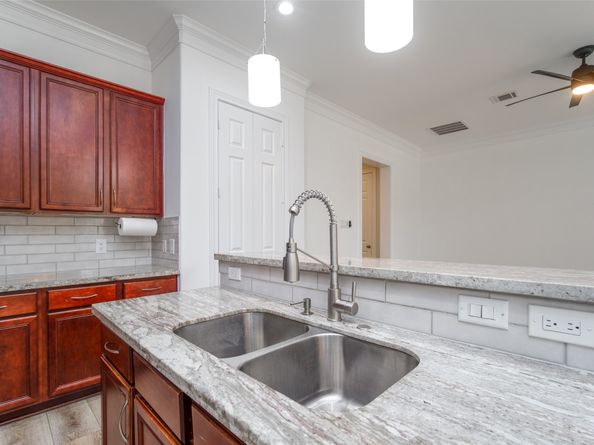 9147 Lago Crest Drive, Houston TX 77054