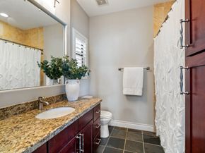 5525 Kiam Street A, Houston TX 77007