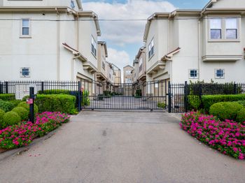 931 W 23rd Street