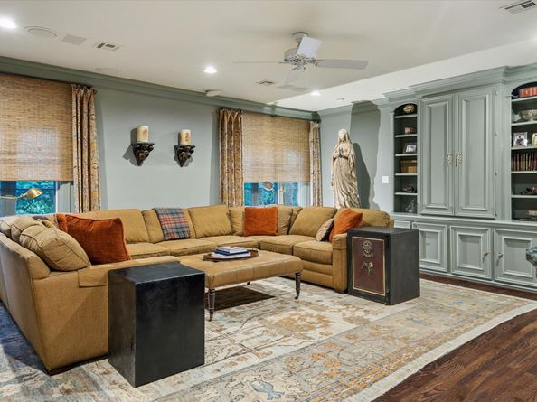 2249 Pelham Drive, Houston TX 77019