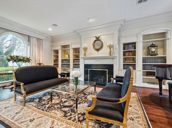 2249 Pelham Drive, Houston TX 77019