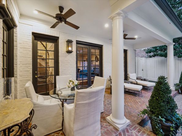 2249 Pelham Drive, Houston TX 77019