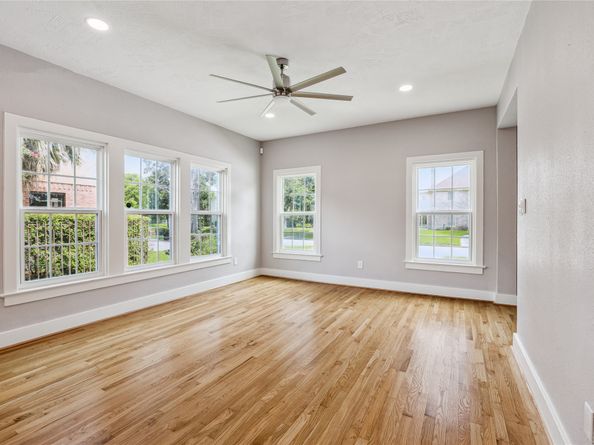 3210 Oakmont Street, Houston TX 77021