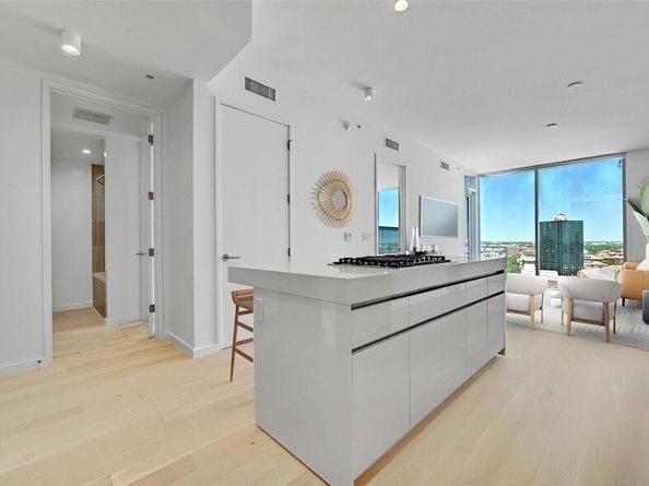 313 W 17th Street 2003, Austin TX 78701