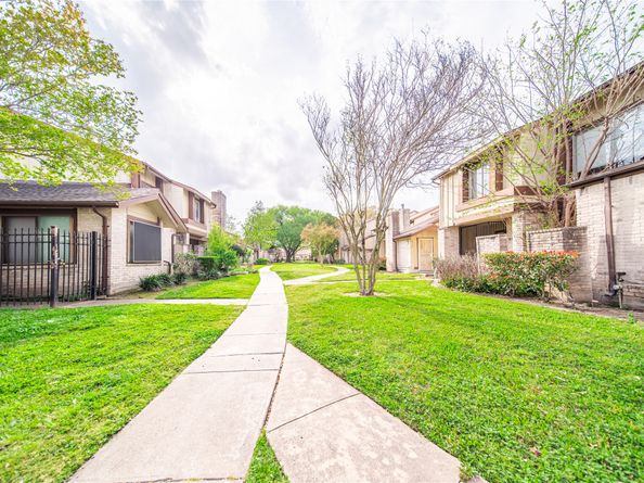 8532 Dairy View Lane, Houston TX 77072