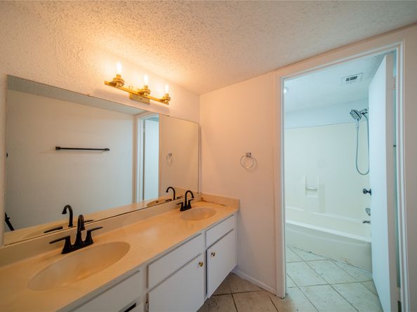 8532 Dairy View Lane, Houston TX 77072