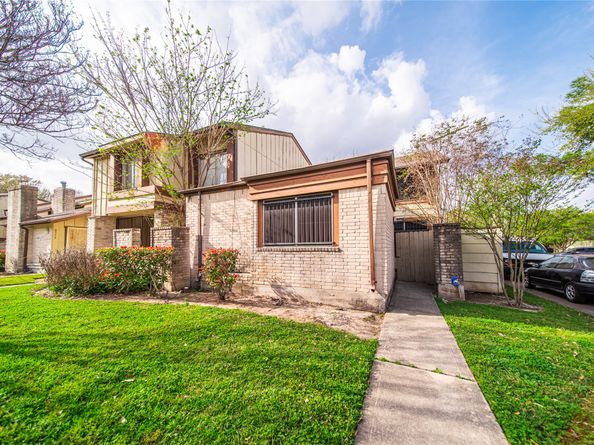 8532 Dairy View Lane, Houston TX 77072