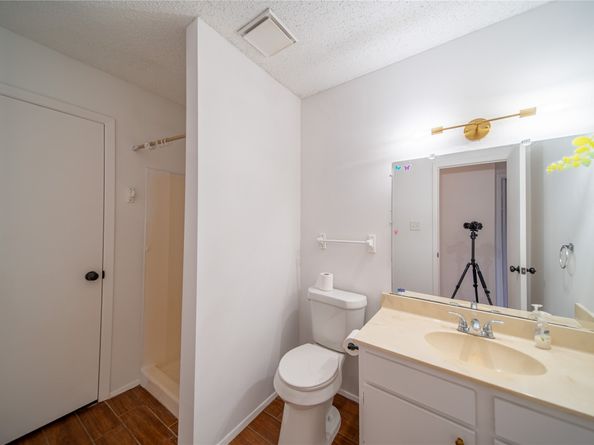 8532 Dairy View Lane, Houston TX 77072