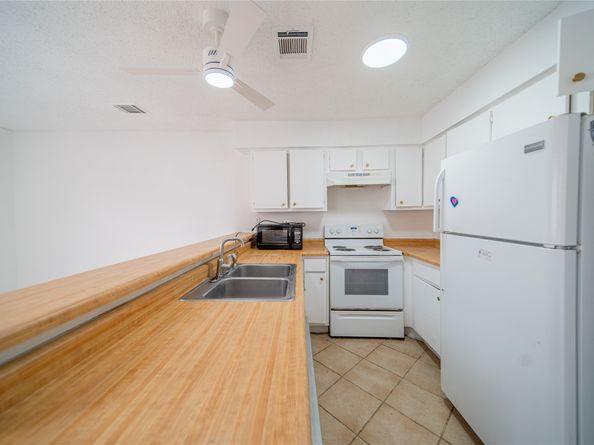 8532 Dairy View Lane, Houston TX 77072