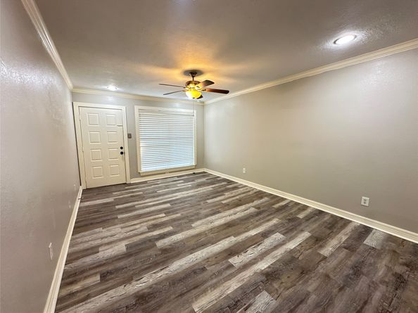 7313 Gulf Freeway 903, Houston TX 77017