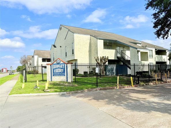 7313 Gulf Freeway 903, Houston TX 77017