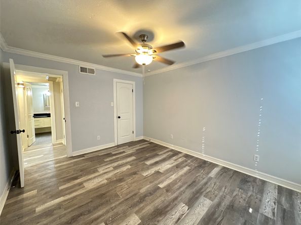 7313 Gulf Freeway 903, Houston TX 77017