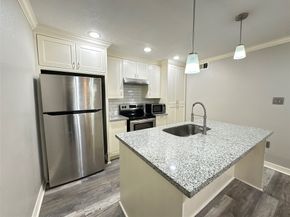 7313 Gulf Freeway 903, Houston TX 77017
