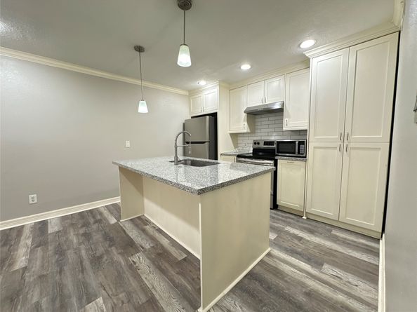 7313 Gulf Freeway 903, Houston TX 77017