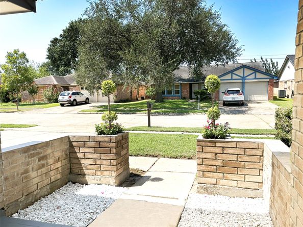 9219 Benchley Drive, Houston TX 77099