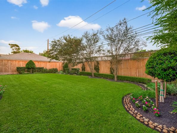 1261 Du Barry Lane, Houston TX 77018