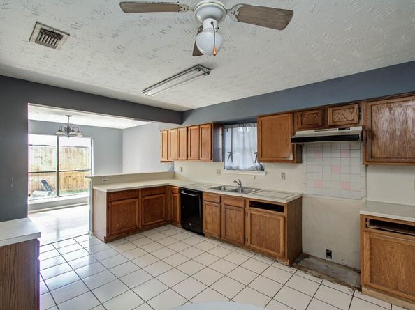 4911 E Fallen Bough Drive, Houston TX 77041