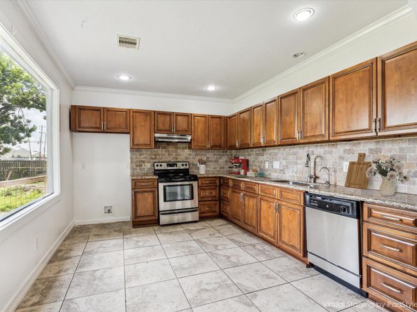 3811 Walker Street, Houston TX 77023