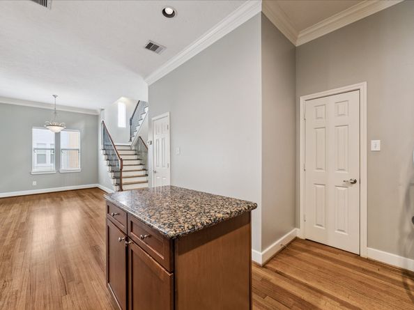 5736 Kansas Street B, Houston TX 77007
