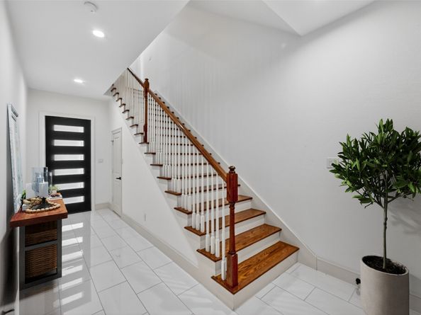 2407 Radcliffe Street, Houston TX 77007