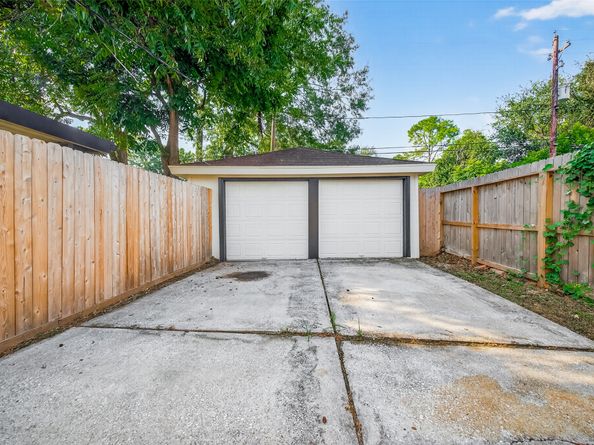 5731 Willowbend Boulevard, Houston TX 77096