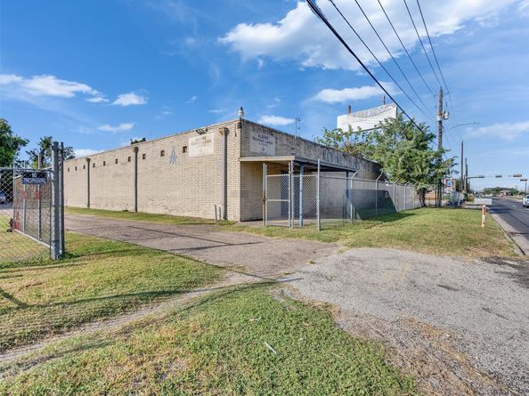 151 West Road, Houston TX 77037
