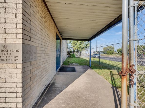 151 West Road, Houston TX 77037