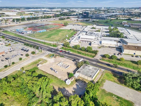 151 West Road, Houston TX 77037