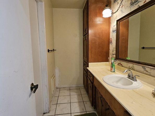 9415 Spellman Road, Houston TX 77031