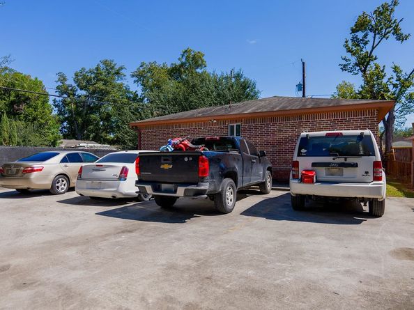 6820 Petre Drive, Houston TX 77076