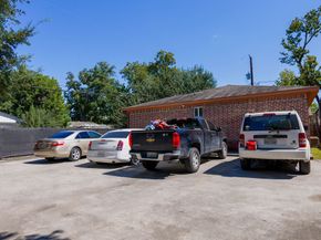 6820 Petre Drive, Houston TX 77076