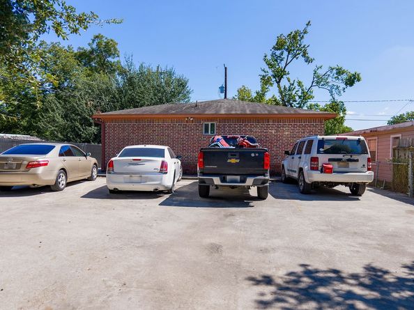 6820 Petre Drive, Houston TX 77076