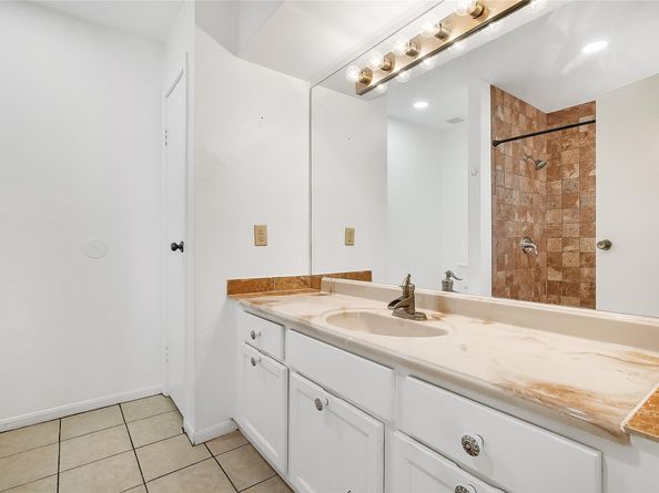 3100 Walnut Bend Lane 116, Houston TX 77042