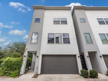 3212 N Macgregor Way