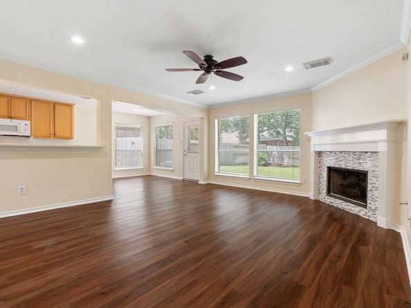 27 Queenscliff Circle, The Woodlands TX 77382