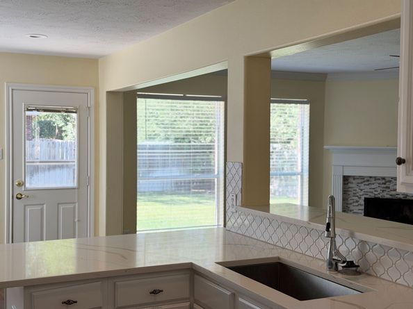 27 Queenscliff Circle, The Woodlands TX 77382