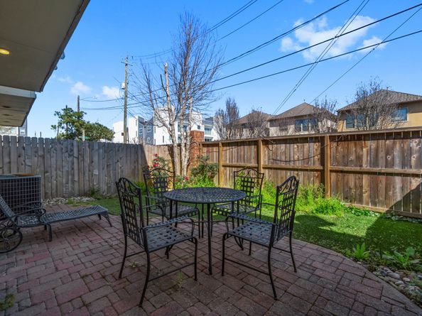 325 Grove Street, Houston TX 77020
