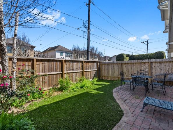 325 Grove Street, Houston TX 77020