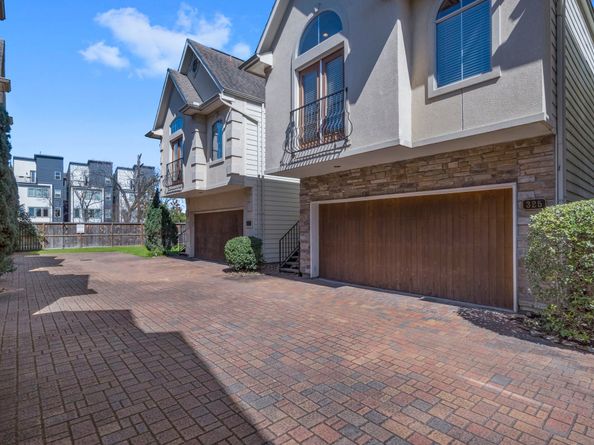 325 Grove Street, Houston TX 77020