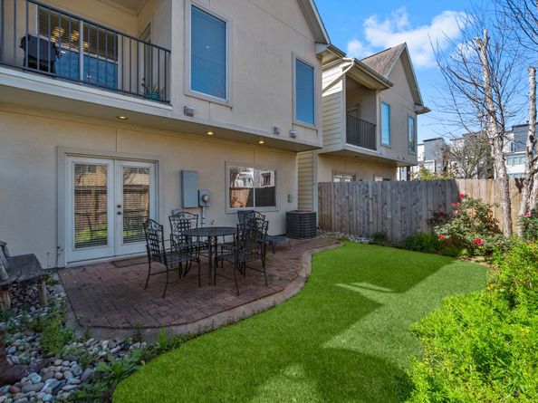 325 Grove Street, Houston TX 77020